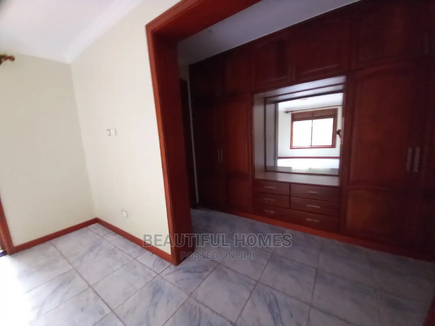 Furnished 7bdrm Mansion in Muyenga, Central Division for Sale