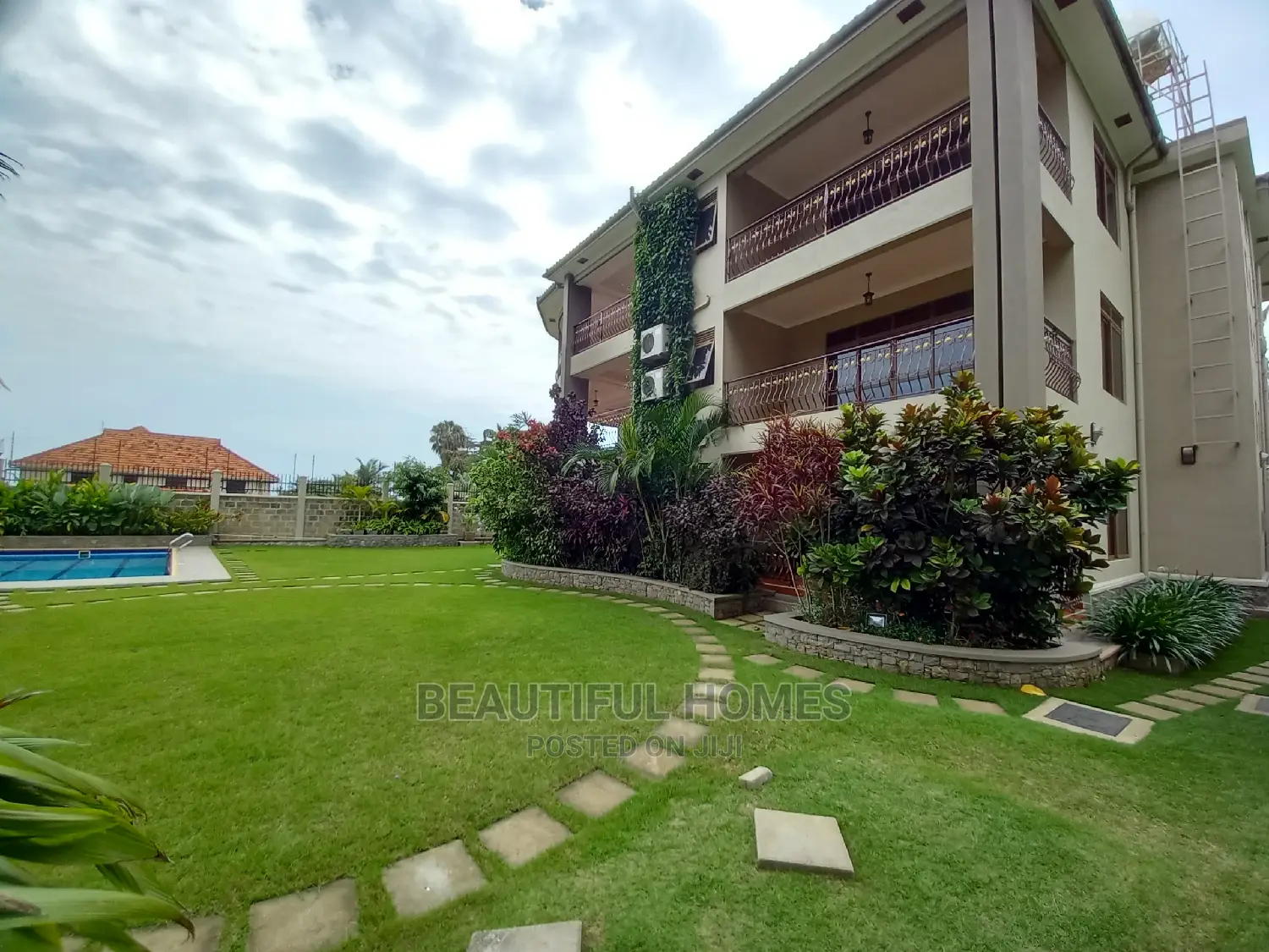 Furnished 6bdrm Mansion in Muyenga, Makindye for Sale