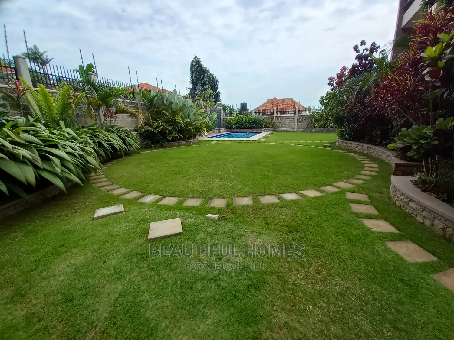 Furnished 7bdrm Mansion in Muyenga, Makindye for Sale