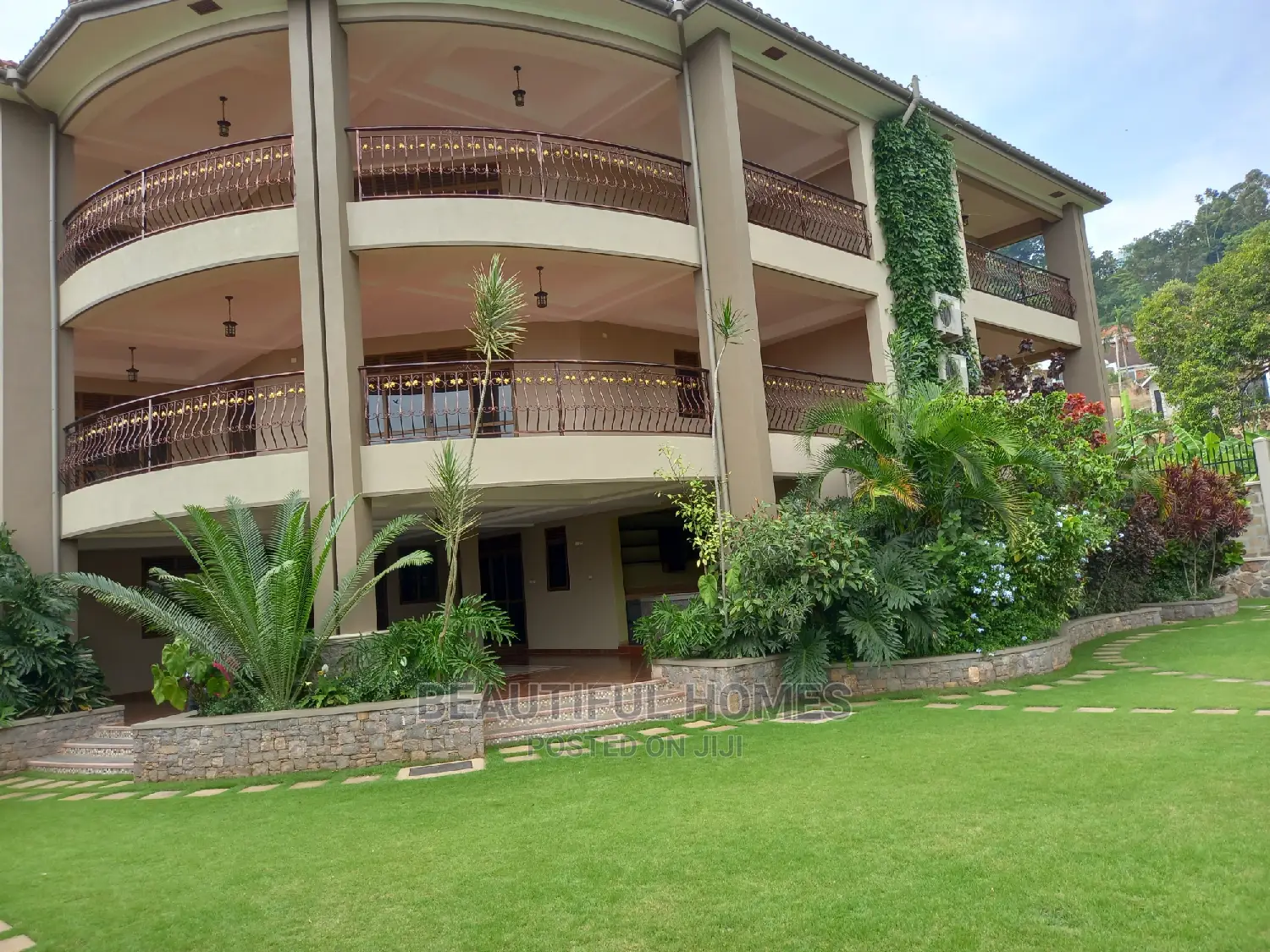 Furnished 7bdrm Mansion in Muyenga, Makindye for Sale
