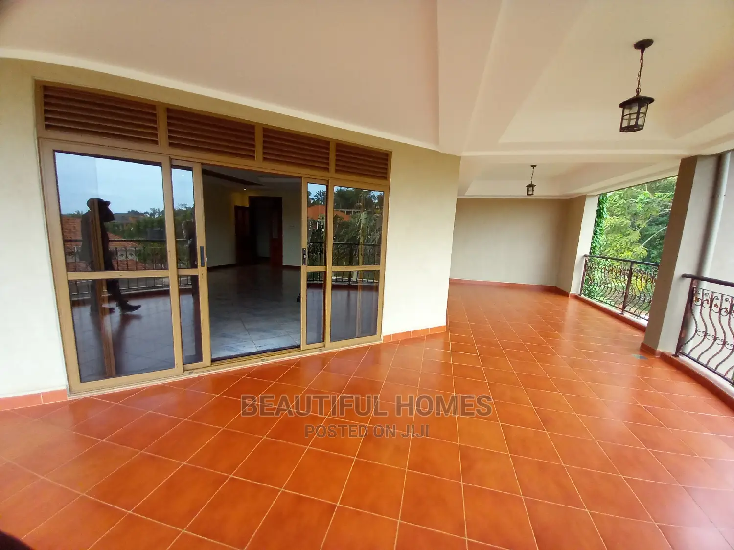 Furnished 7bdrm Mansion in Muyenga, Makindye for Sale