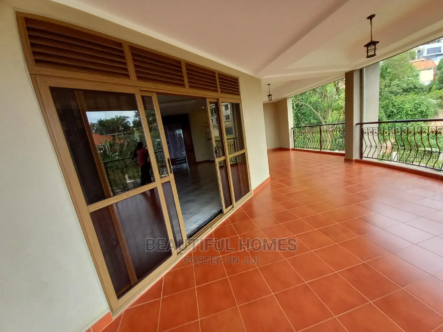 Furnished 7bdrm Mansion in Muyenga, Makindye for Sale