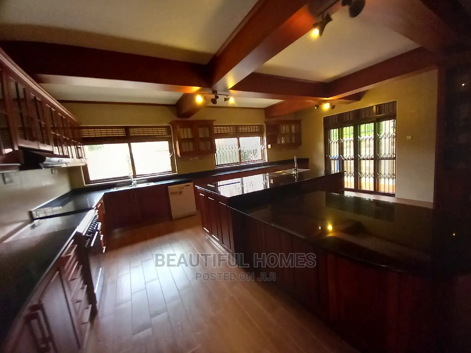 Furnished 7bdrm Mansion in Muyenga Wealthy, Makindye for Sale