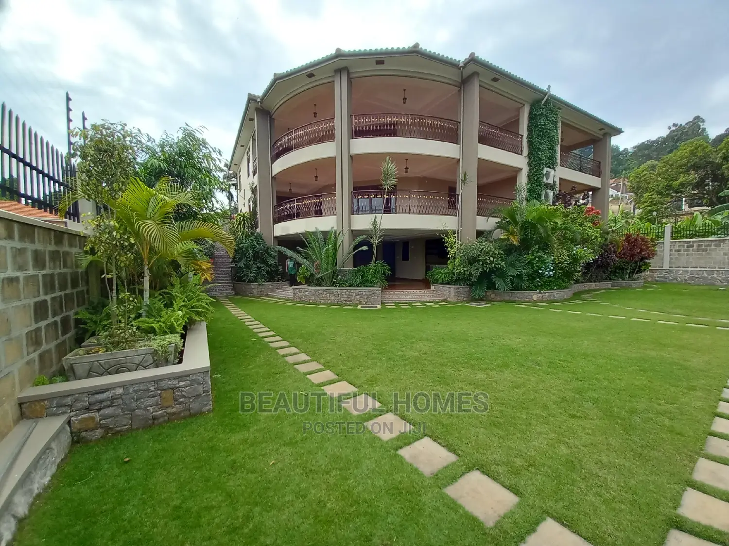 Furnished 7bdrm Mansion in Muyenga, Makindye for Sale