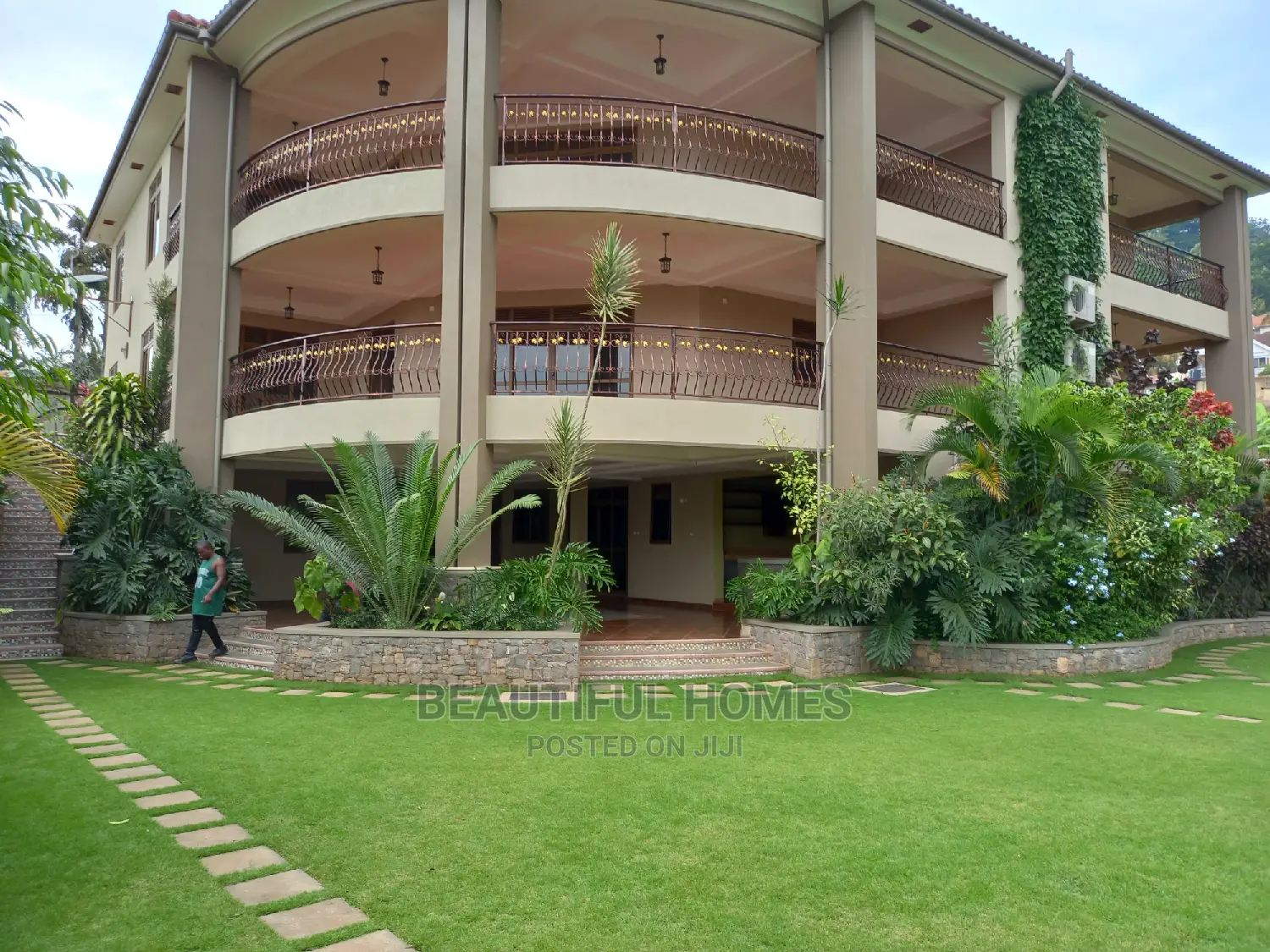 Furnished 7bdrm Mansion in Muyenga Organised, Makindye for Sale
