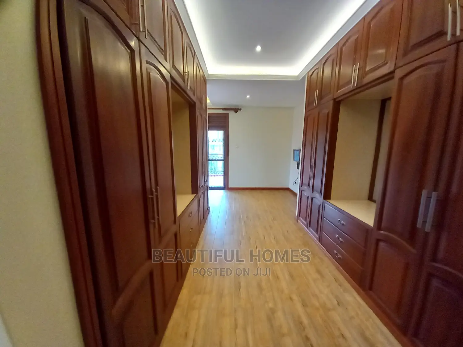 Furnished 7bdrm Mansion in Muyenga Organised, Makindye for Sale