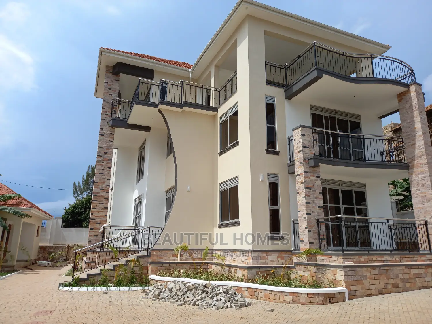 Furnished 6bdrm Mansion in Munyonyo, Central Division for Sale