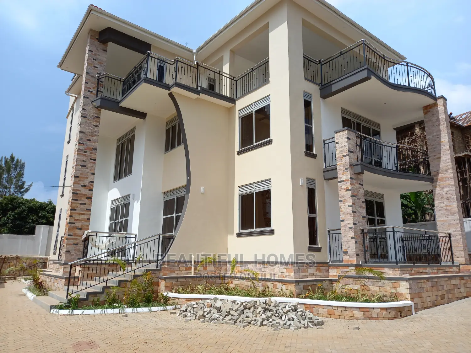 Furnished 6bdrm Mansion in Munyonyo Lake, Makindye for Sale