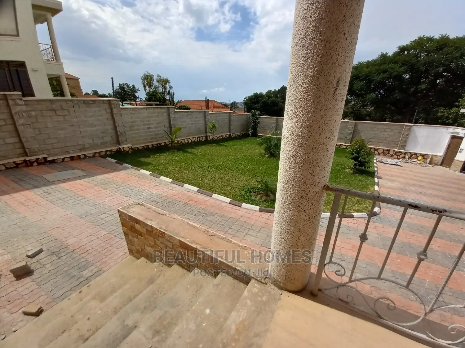 Furnished 6bdrm Mansion in Munyonyo, Makindye for Sale
