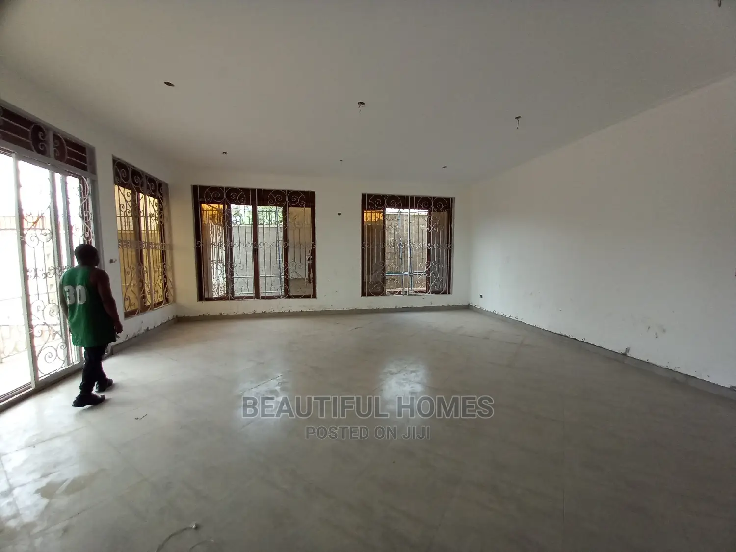 Furnished 6bdrm Mansion in Munyonyo, Makindye for Sale