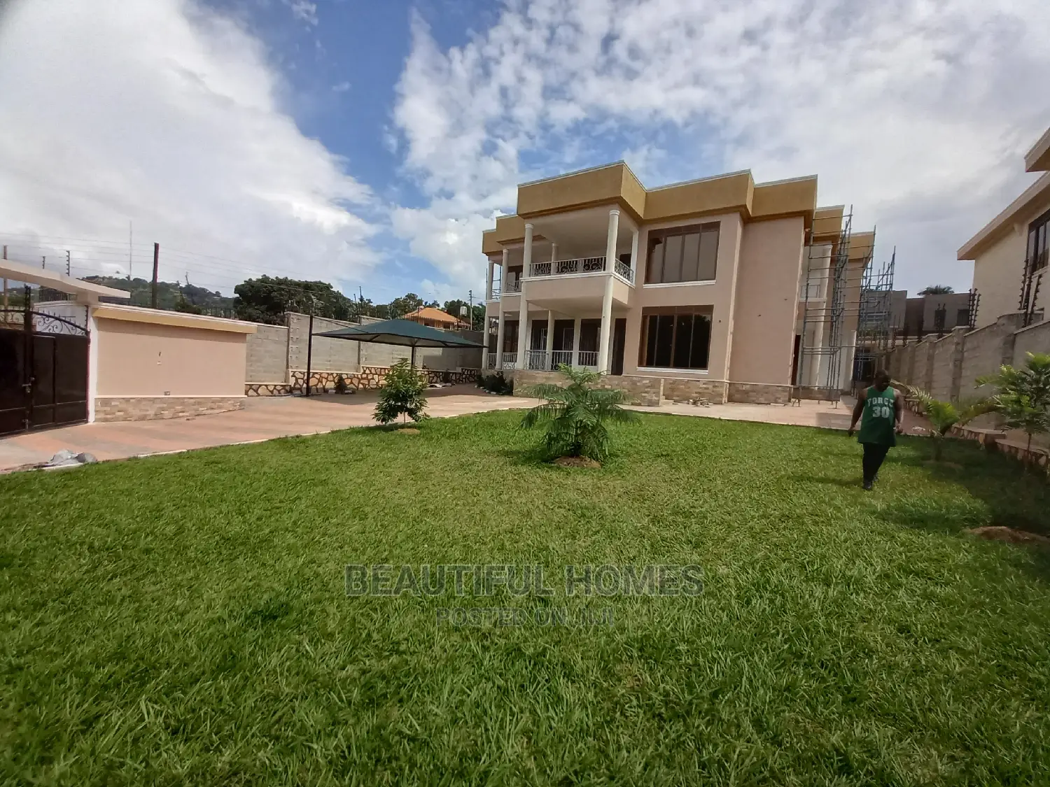 Furnished 6bdrm Mansion in Munyonyo, Makindye for Sale
