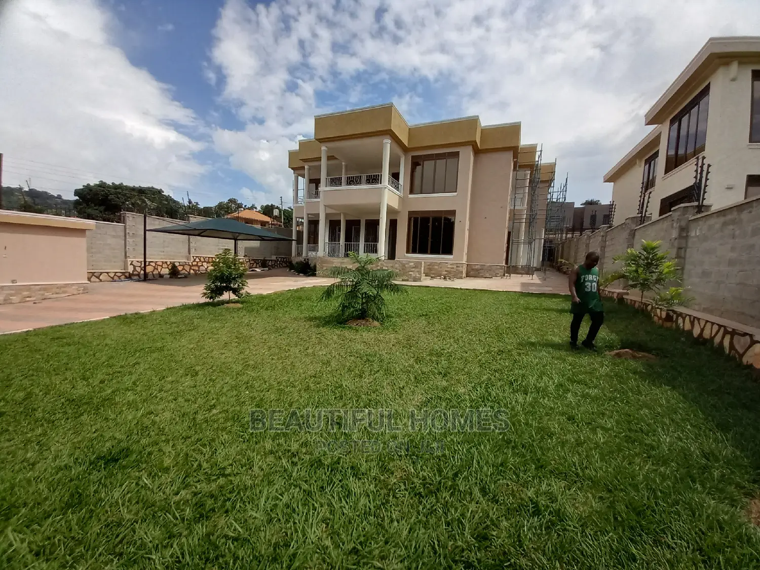 Furnished 6bdrm Mansion in Munyonyo, Makindye for Sale