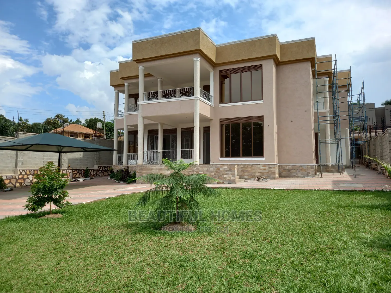 Furnished 6bdrm Mansion in Munyonyo, Makindye for Sale