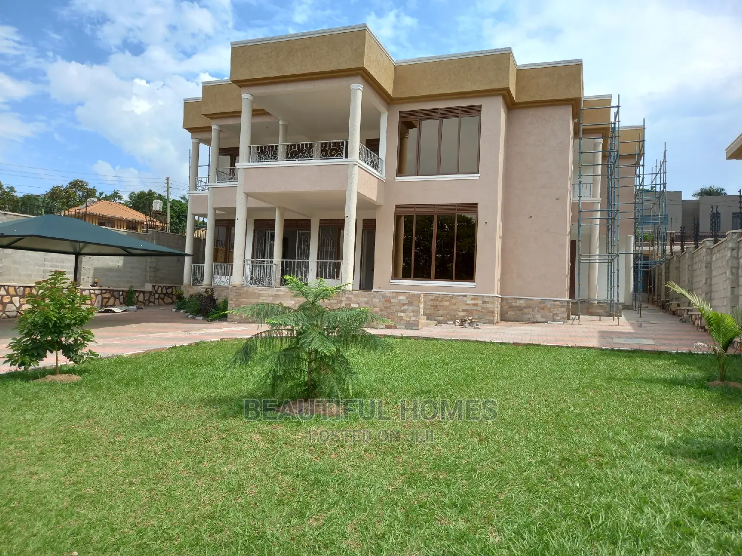 Furnished 6bdrm Mansion in Munyonyo, Makindye for Sale