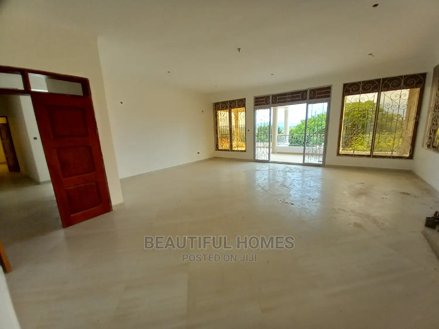 Furnished 6bdrm Mansion in Munyonyo, Makindye for Sale