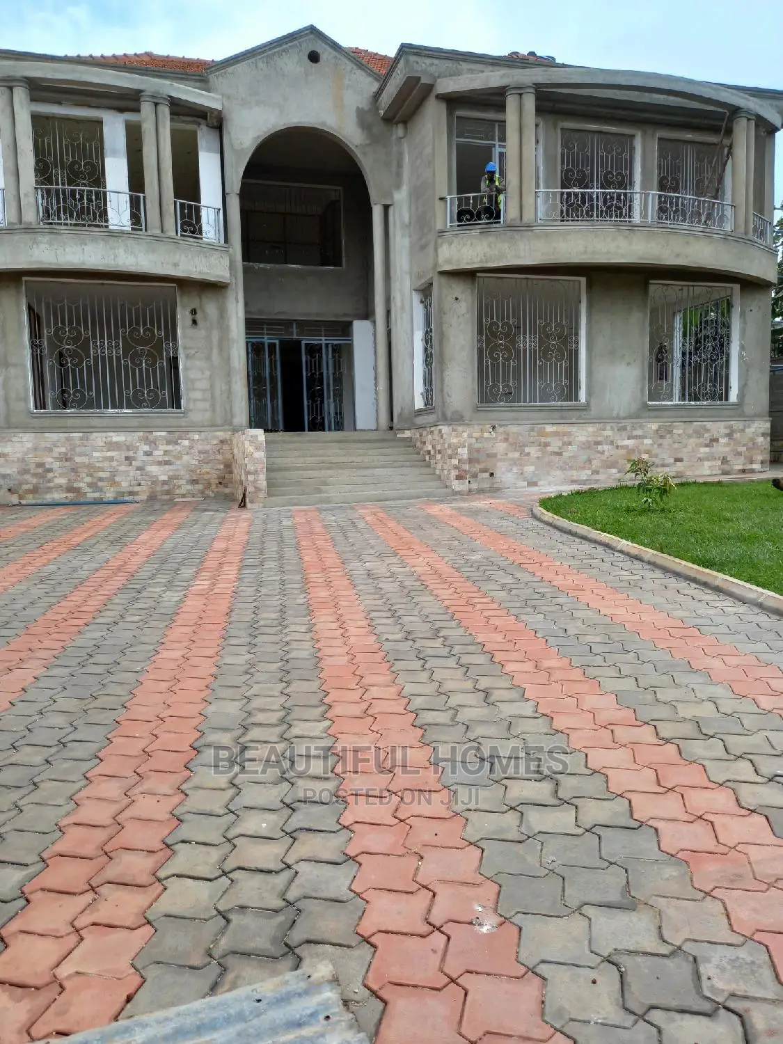 Furnished 6bdrm Mansion in Munyonyo, Makindye for Sale