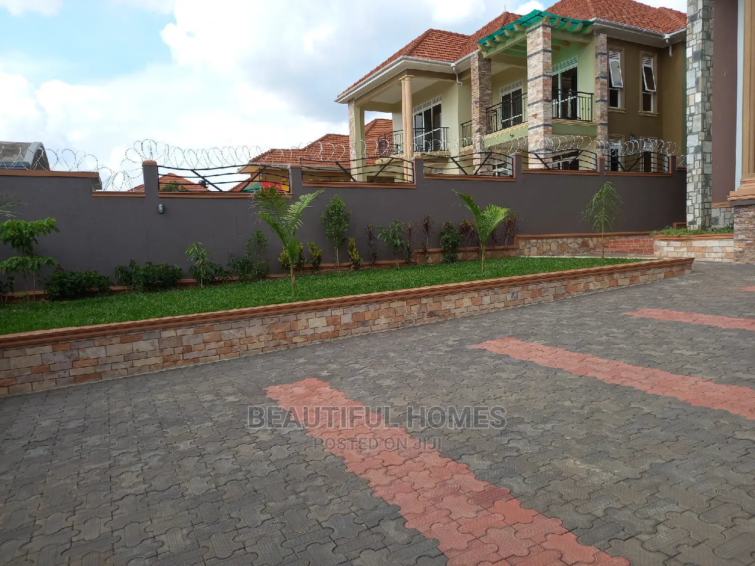 Furnished 6bdrm Mansion in Kira, Central Division for Sale