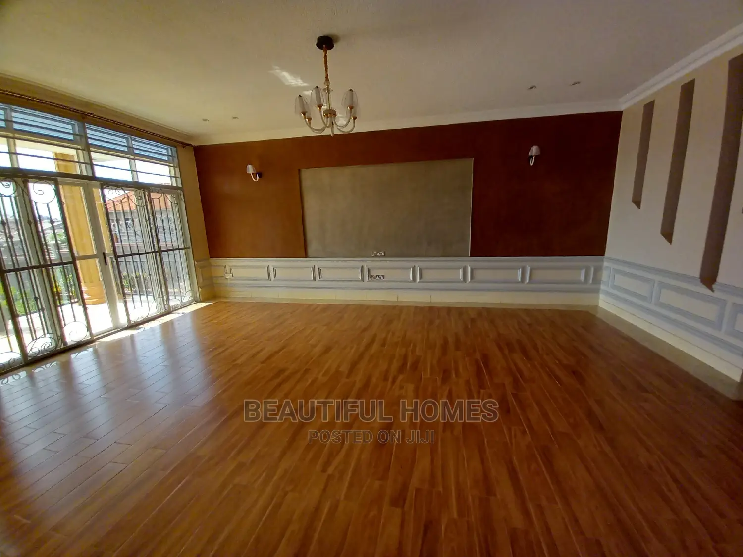 Furnished 6bdrm Mansion in Kira for Sale