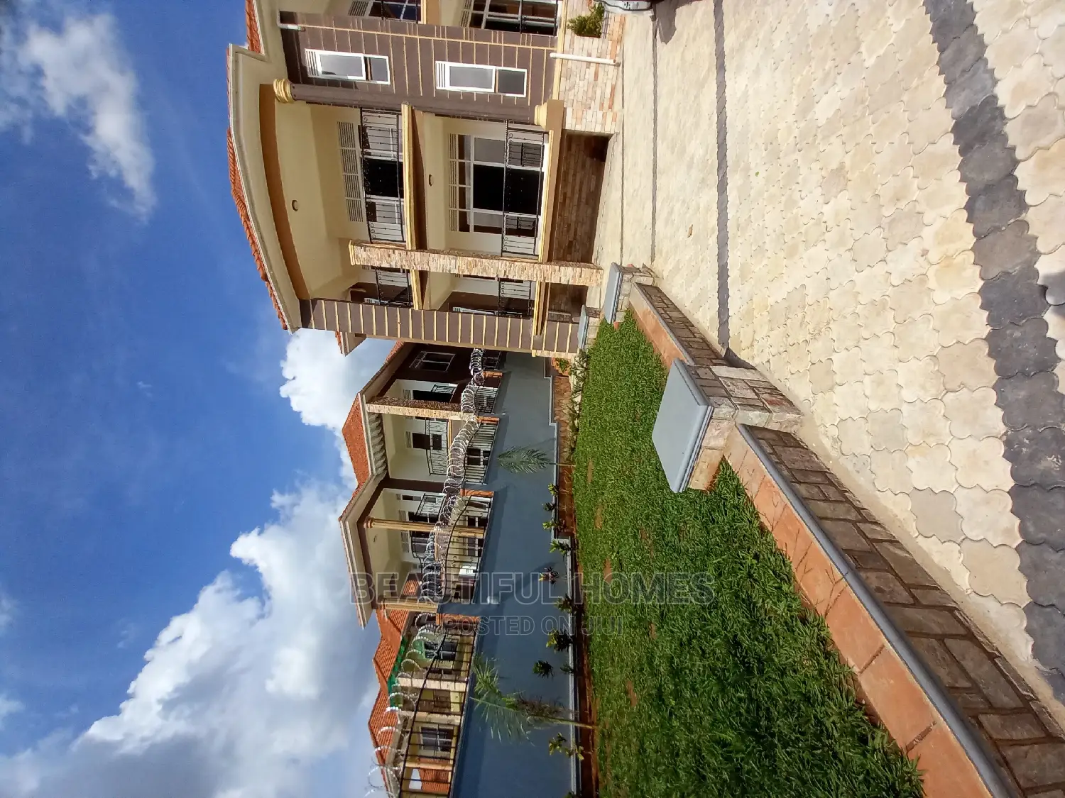 Furnished 6bdrm Mansion in Kira Tarmack for Sale