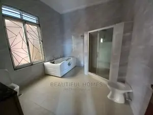 Furnished 6bdrm Mansion in Kira Tarmack for Sale