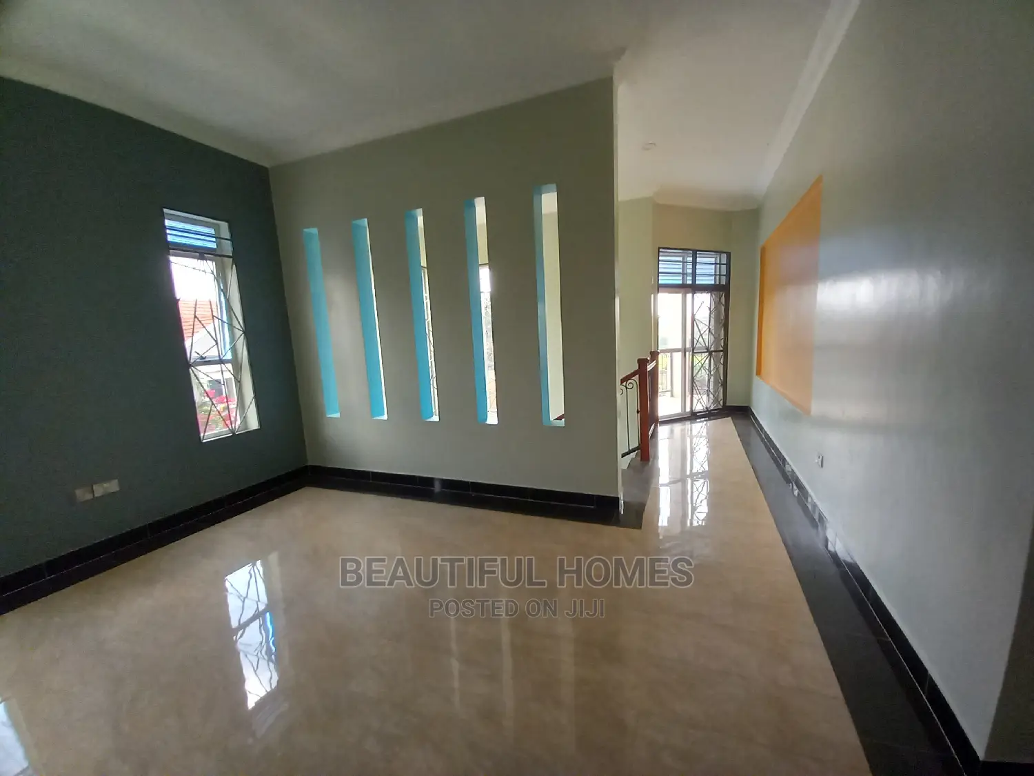 Furnished 6bdrm Mansion in Kira Tarmack for Sale