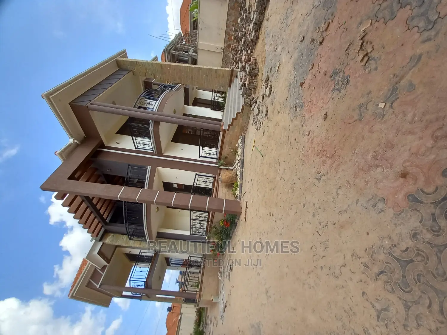 Furnished 6bdrm Mansion in Kira Tarmack Estate for Sale