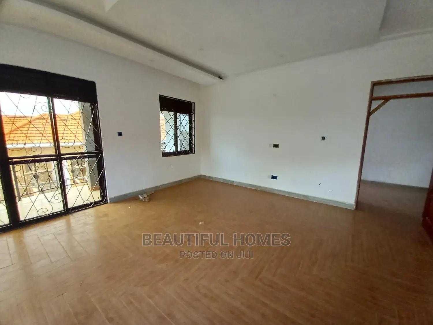 Furnished 6bdrm Mansion in Kira Tarmack Estate for Sale
