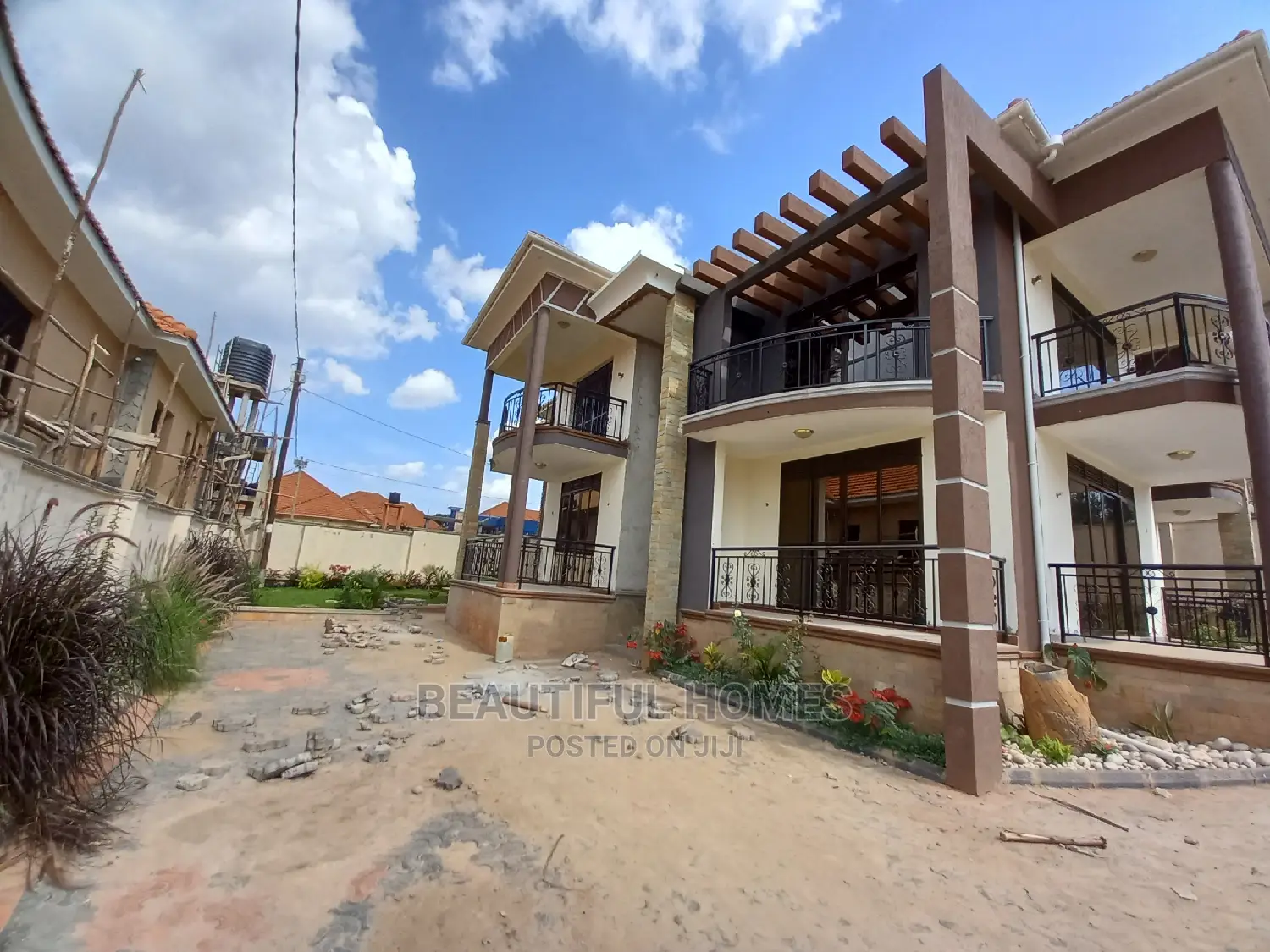 Furnished 6bdrm Mansion in Kira Tarmack Estate for Sale