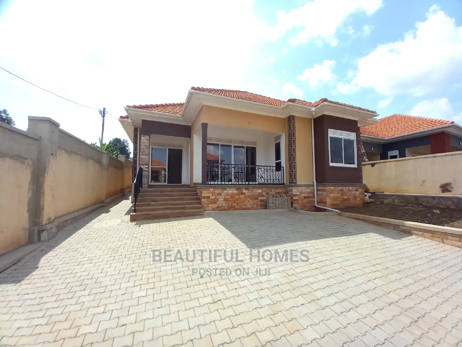 Furnished 4bdrm House in Kira Tarmack for Sale