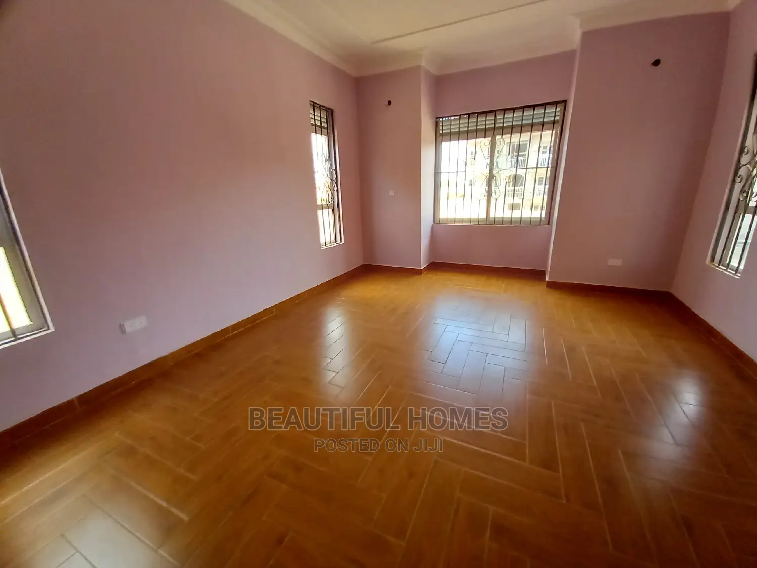 Furnished 4bdrm House in Kira Tarmack for Sale