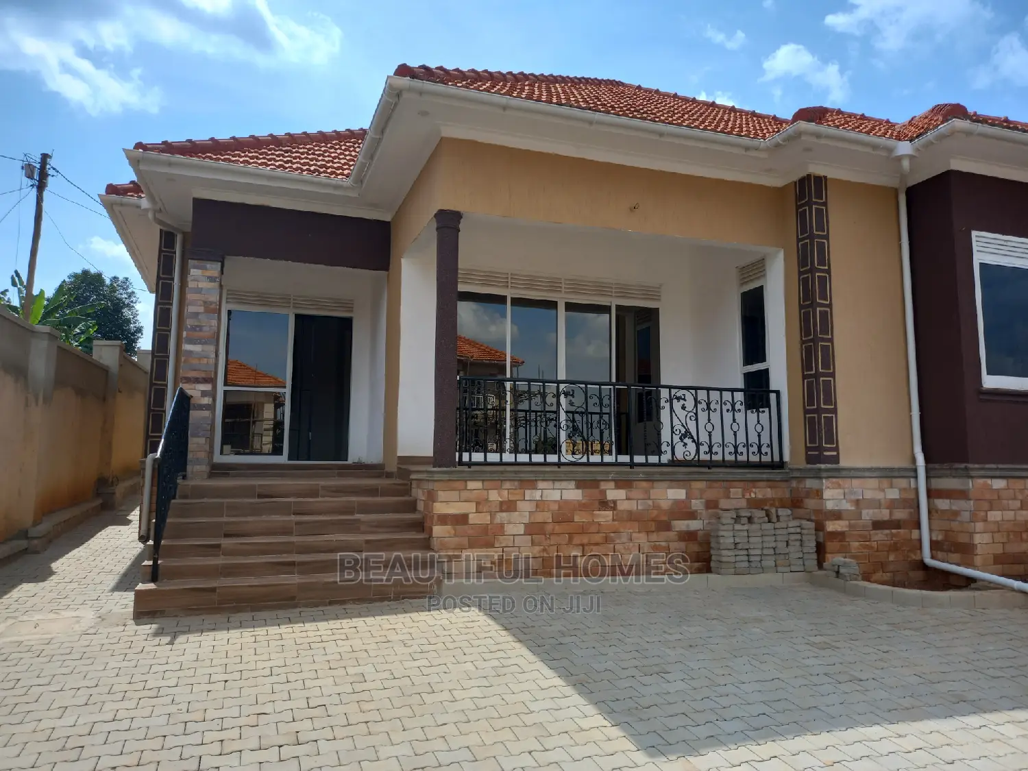 Furnished 4bdrm House in Kira Tarmack for Sale