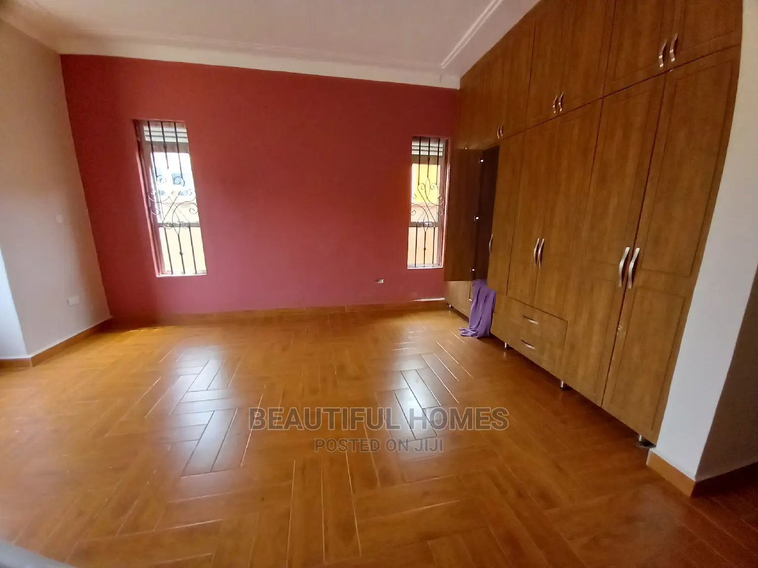 Furnished 4bdrm House in Kira Tarmack for Sale