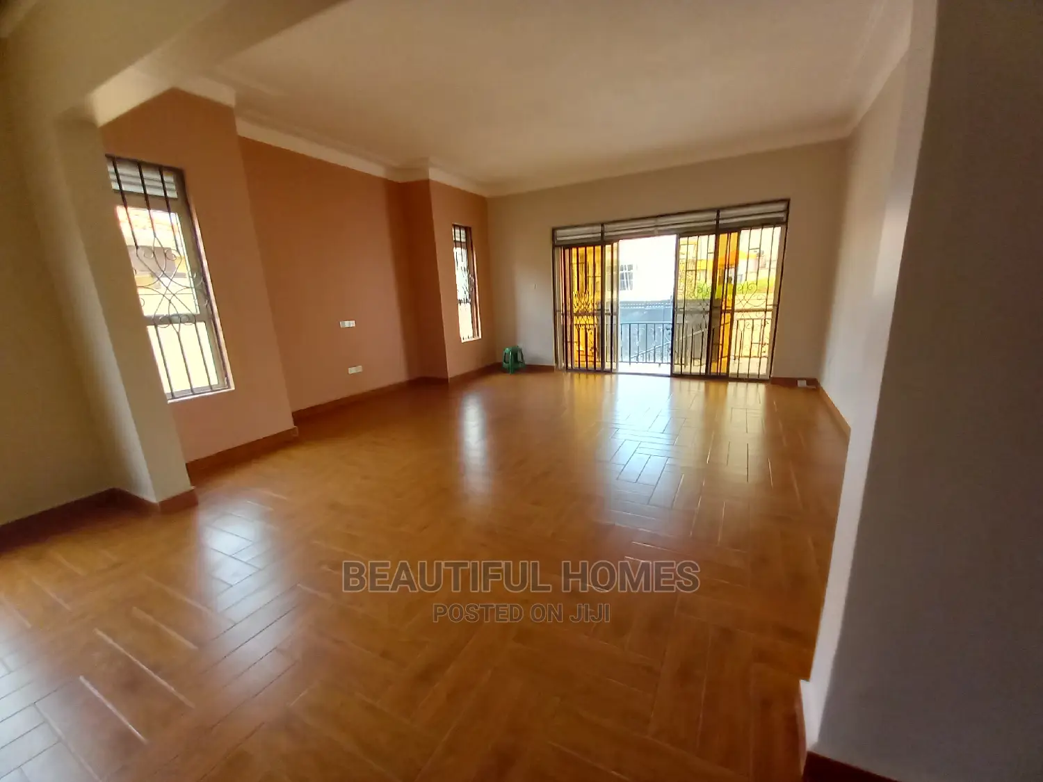 Furnished 4bdrm House in Kira Tarmack for Sale