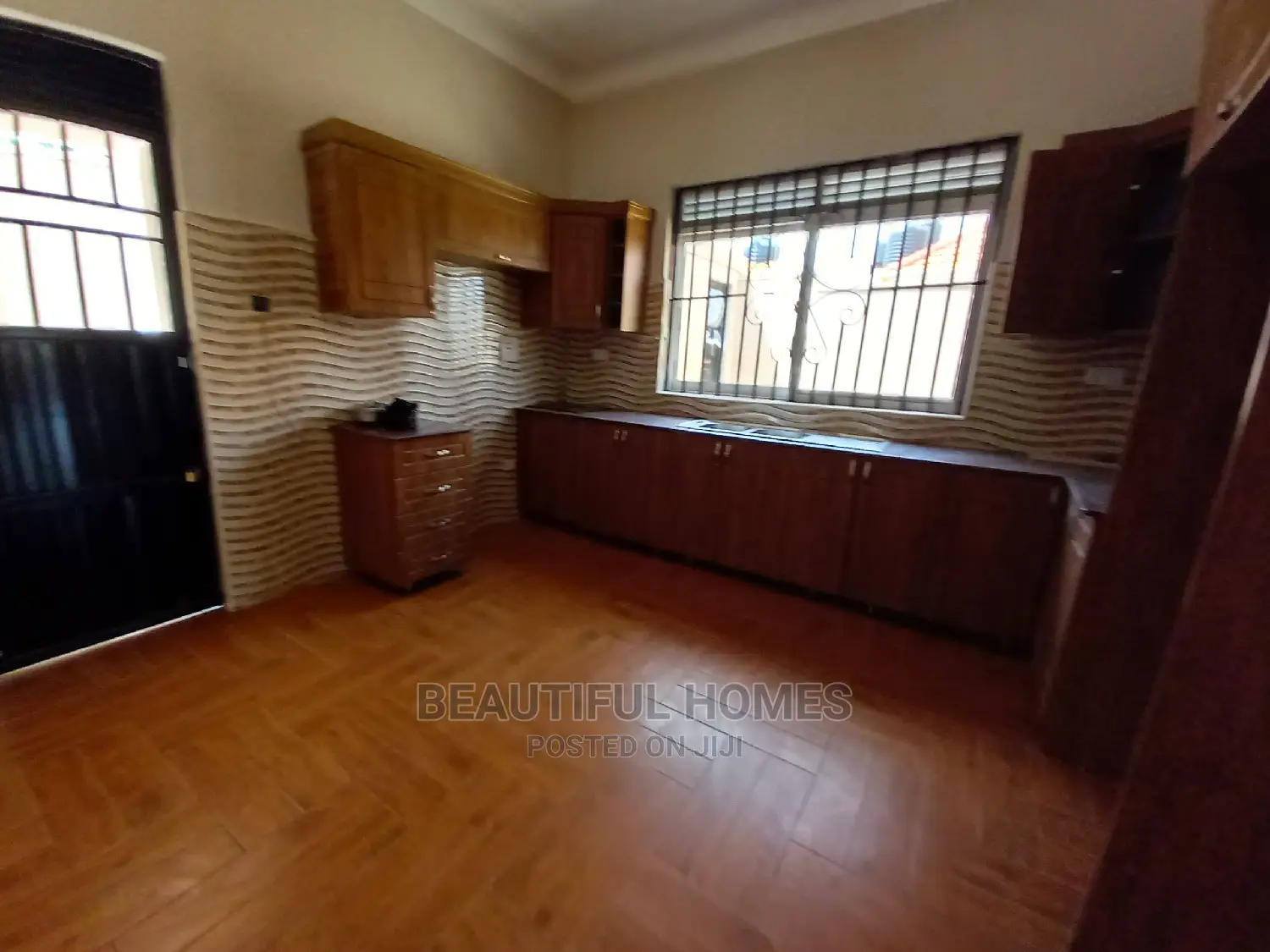 Furnished 4bdrm Bungalow in Kira Classy for Sale