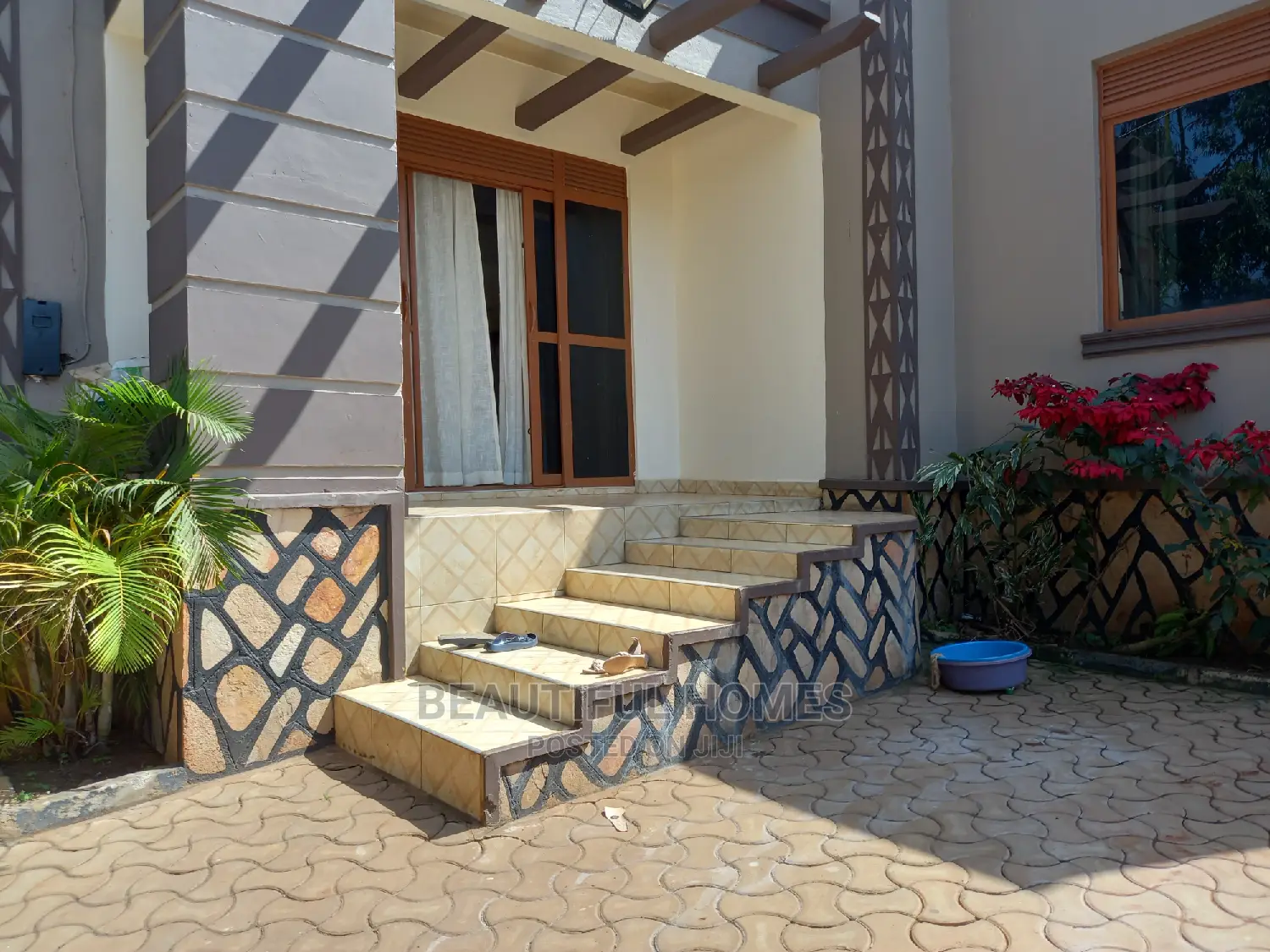 Furnished 3bdrm House in Kira for Sale