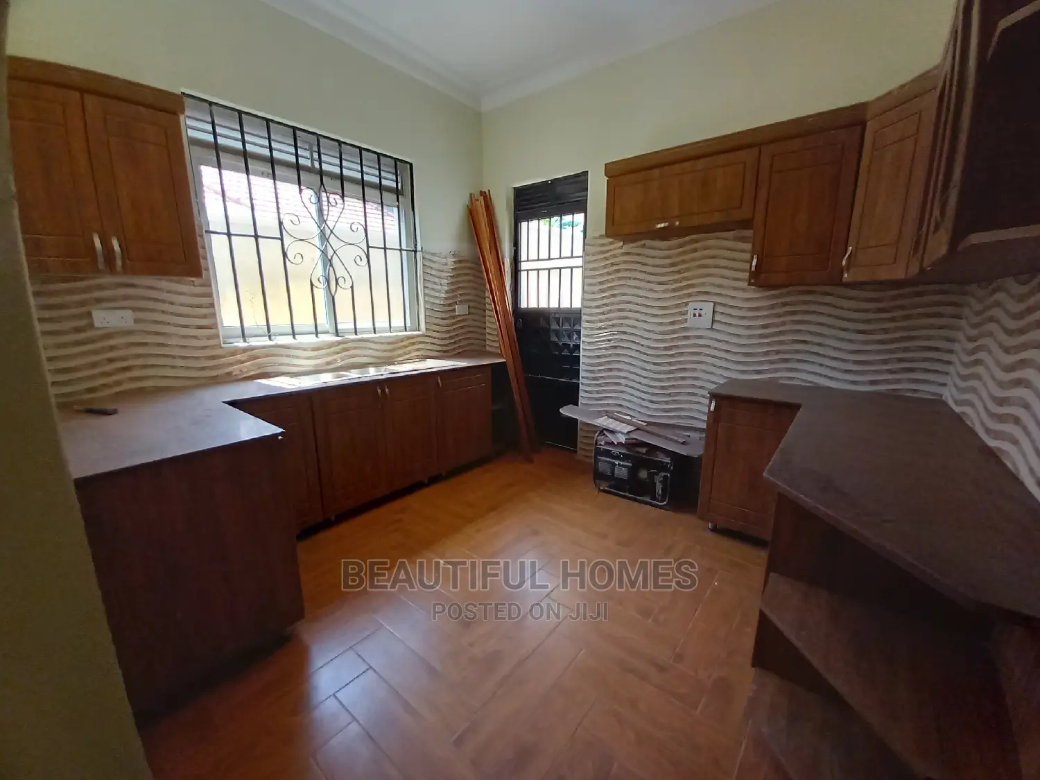 Furnished 4bdrm House in Kira Rich Estate for Sale