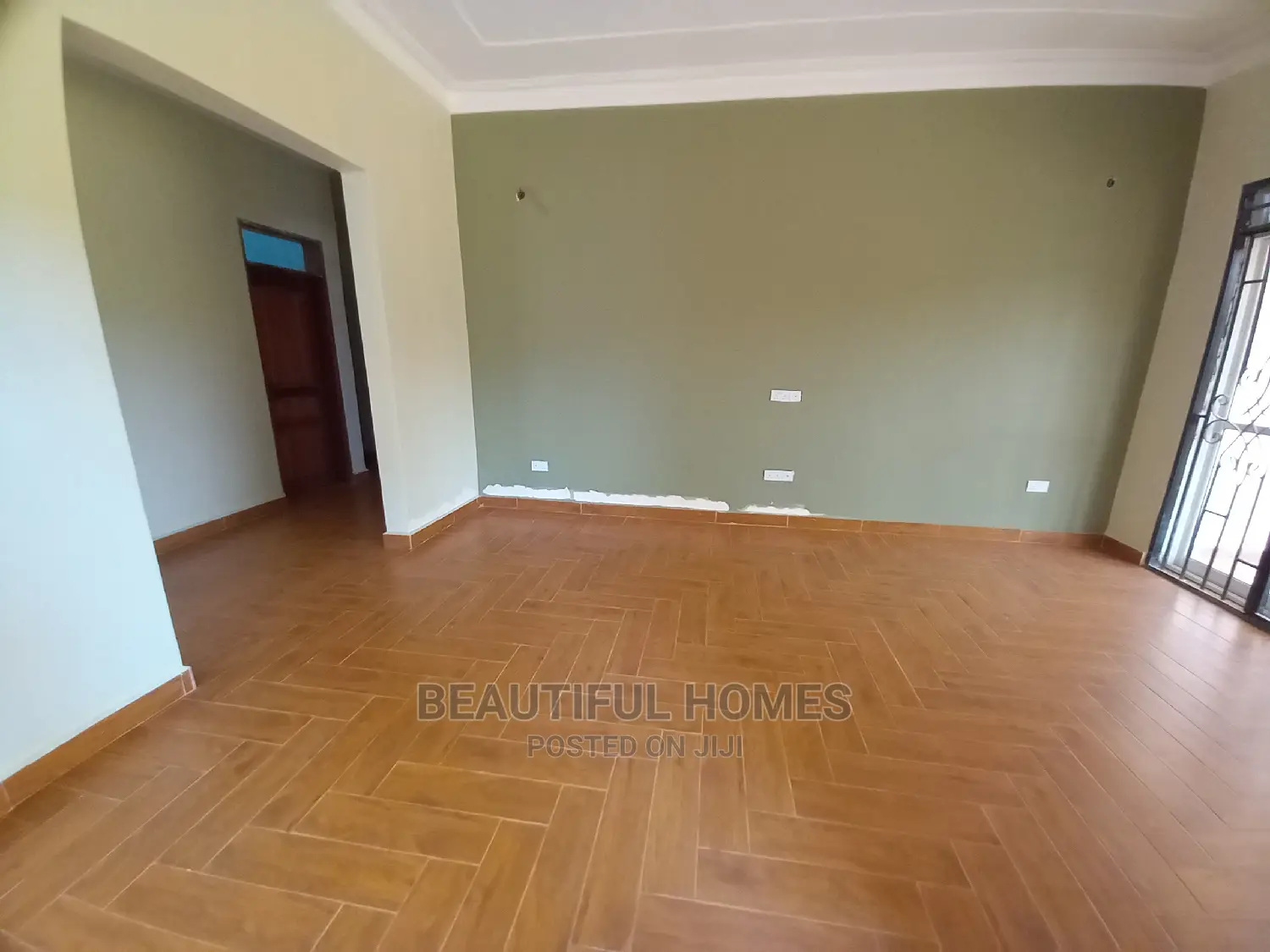 Furnished 4bdrm House in Kira Tarmack Estate for Sale