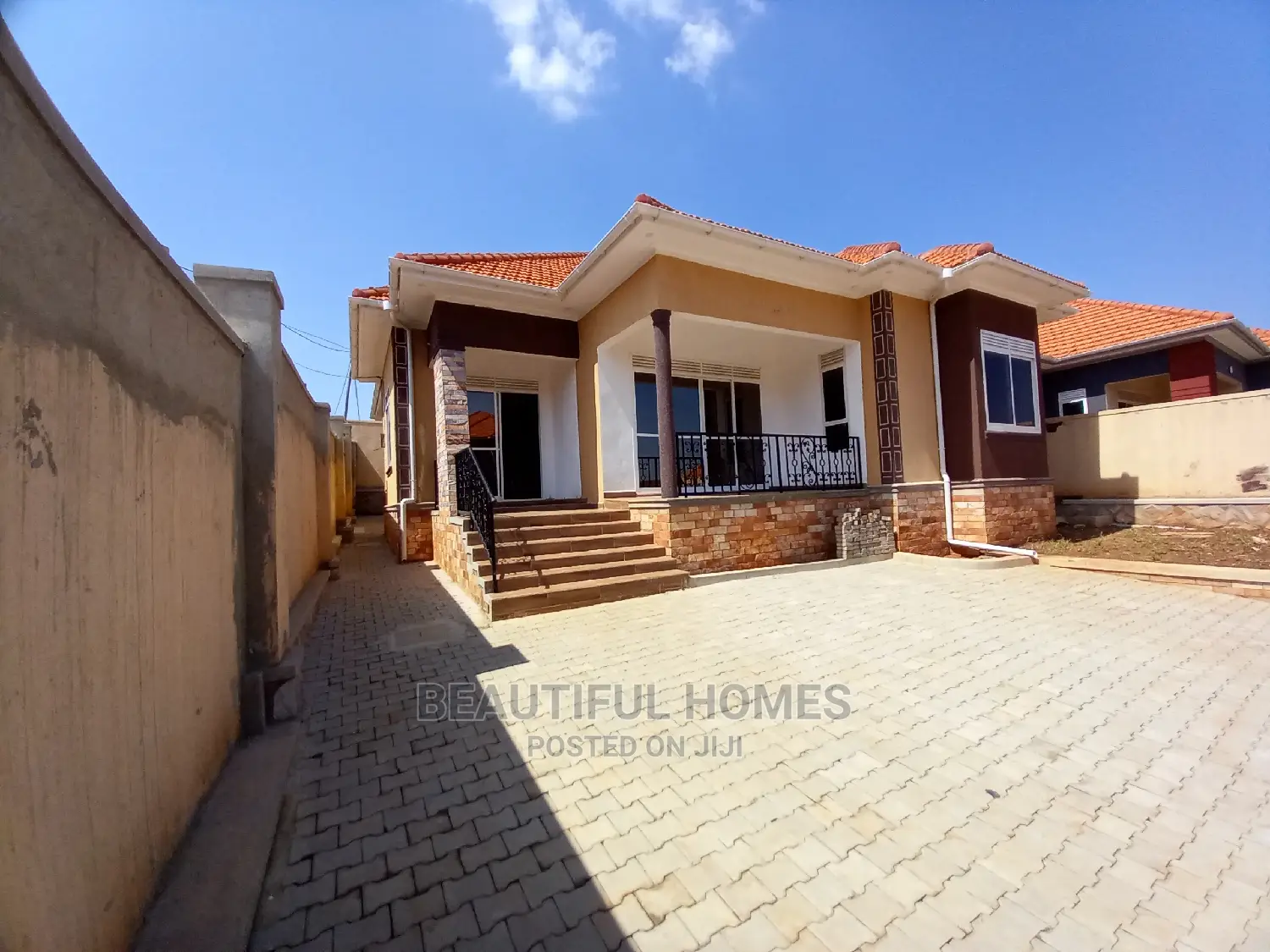Furnished 4bdrm House in Kira Tarmack Estate for Sale