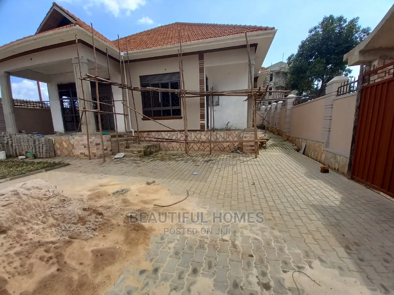 Furnished 4bdrm House in Kira for Sale