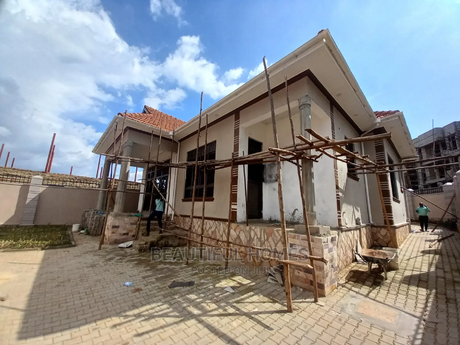 Furnished 4bdrm House in Kira for Sale