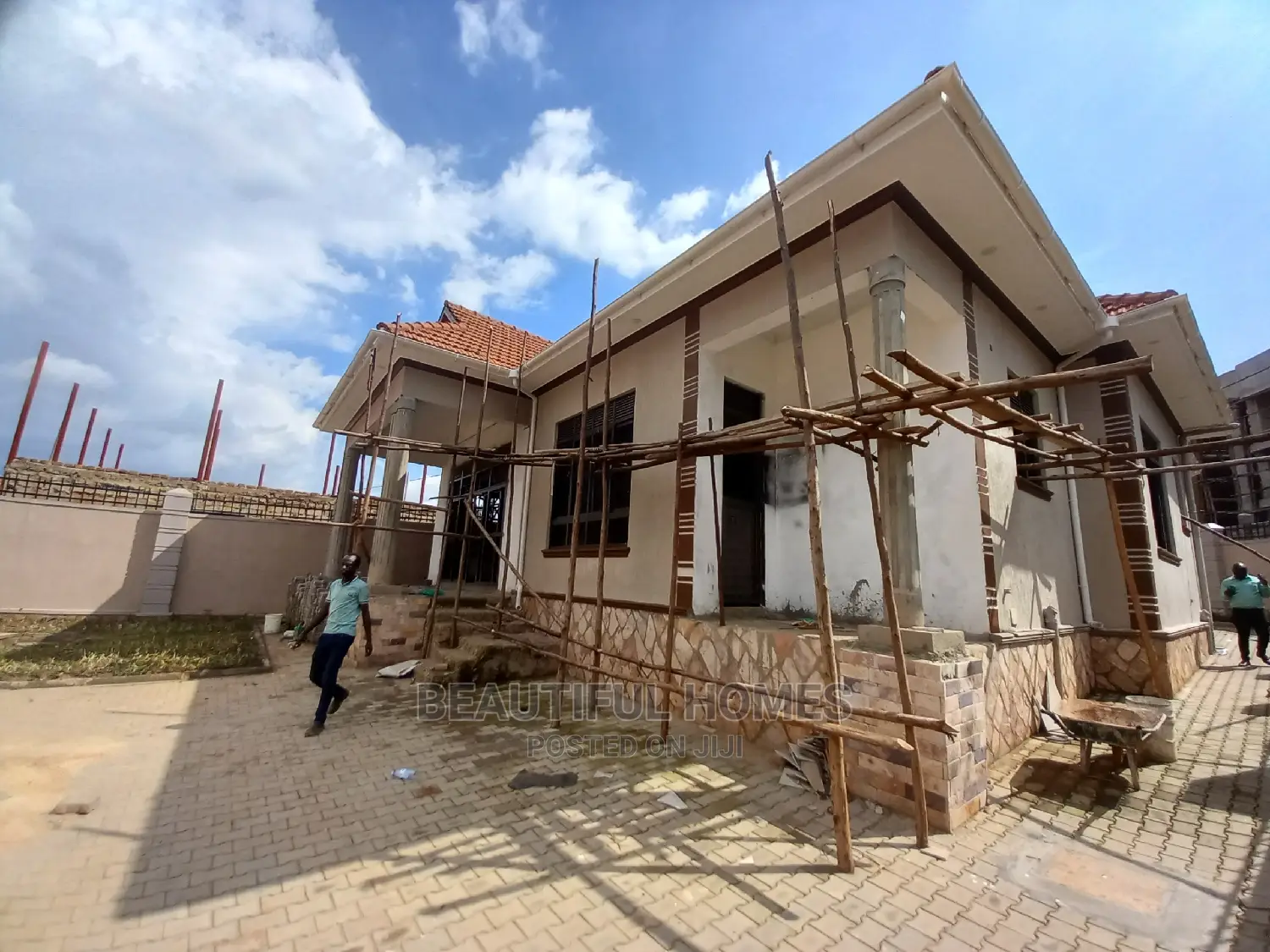 Furnished 4bdrm House in Kira for Sale