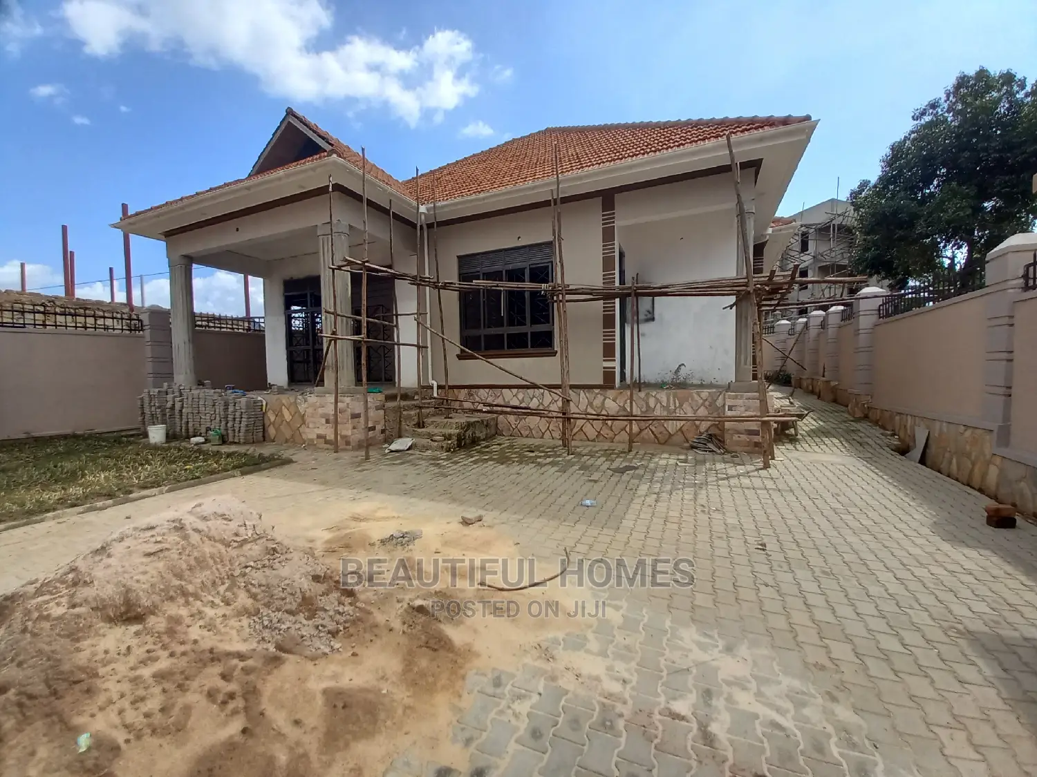 Furnished 4bdrm House in Kira for Sale