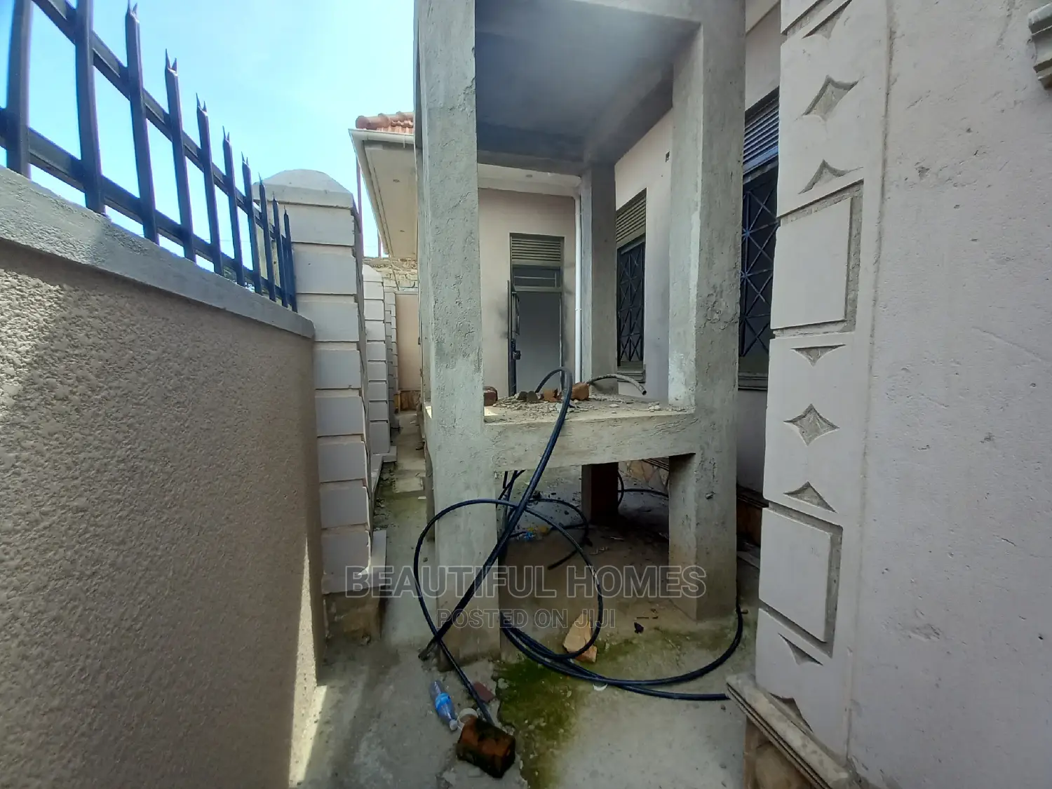 Furnished 4bdrm Bungalow in Kira for Sale