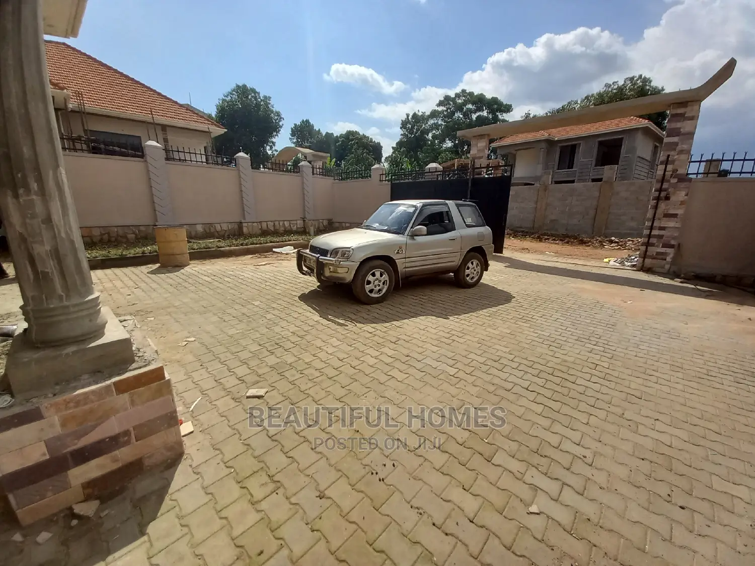 Furnished 4bdrm House in Kira for Sale