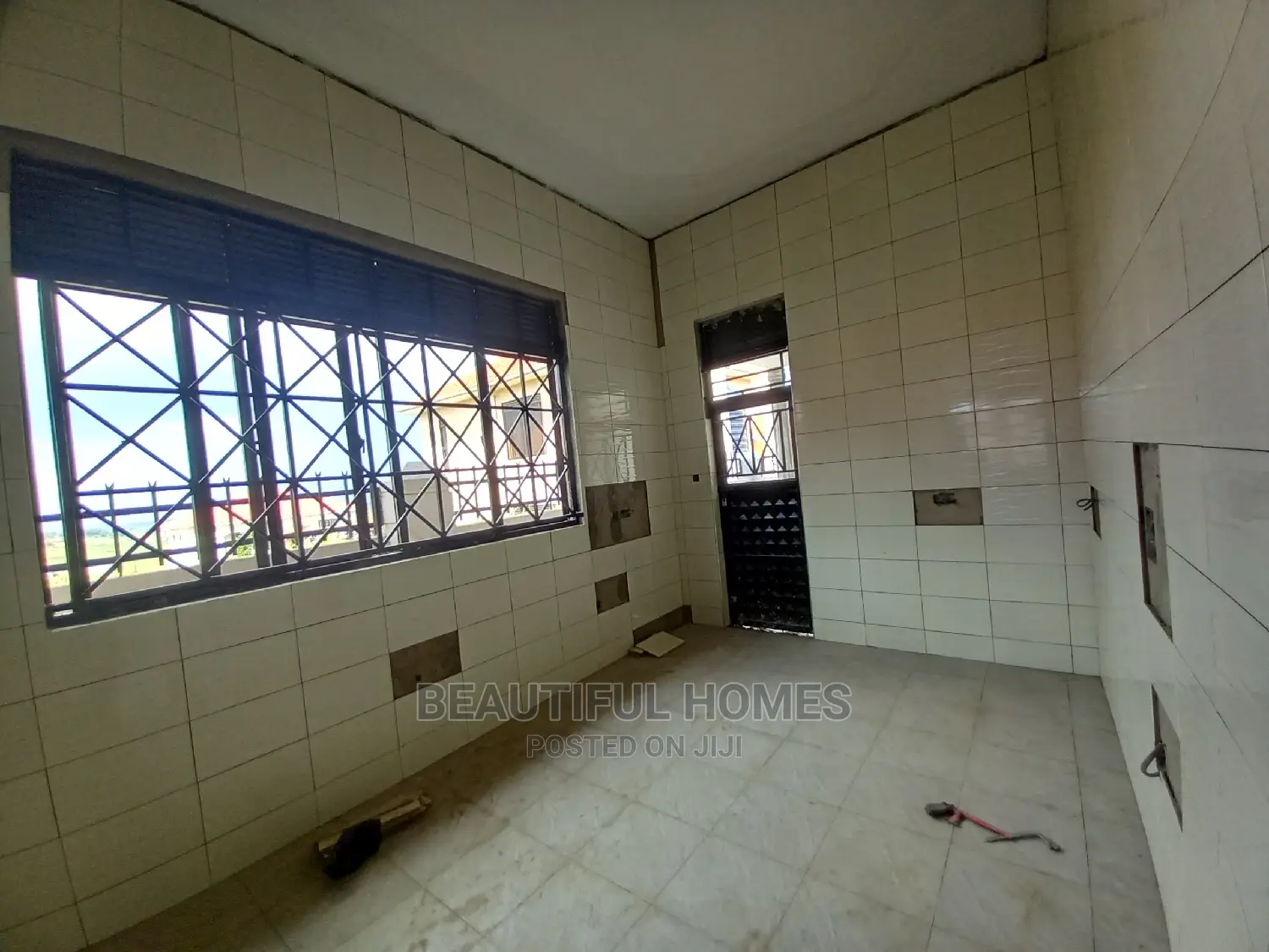 Furnished 4bdrm House in Kira for Sale