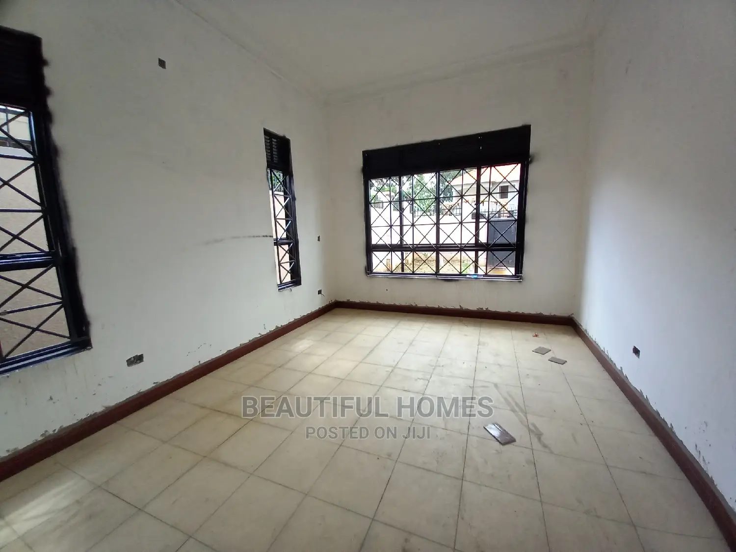 Furnished 4bdrm House in Kira for Sale