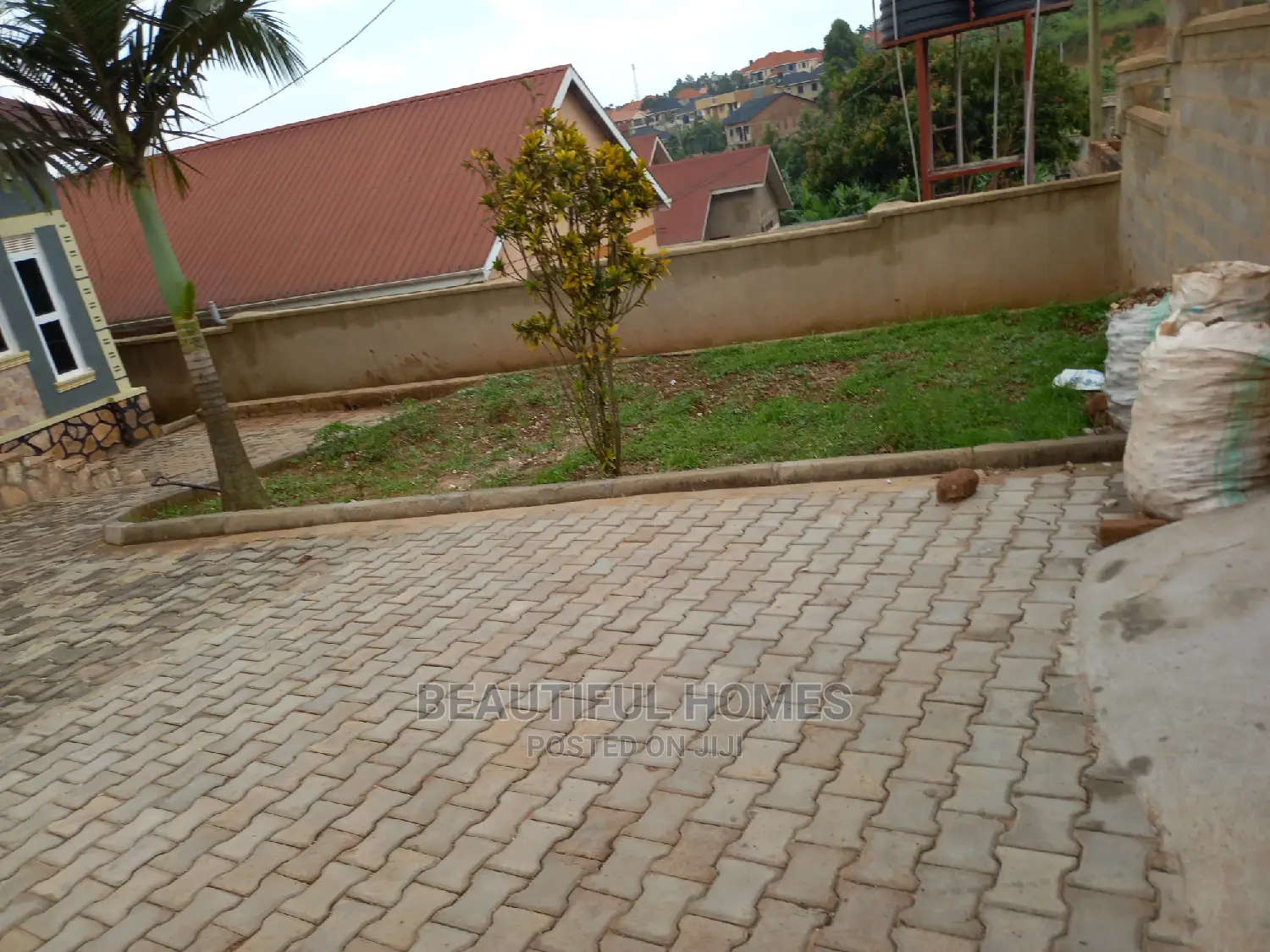 Furnished 3bdrm House in Kira for Sale