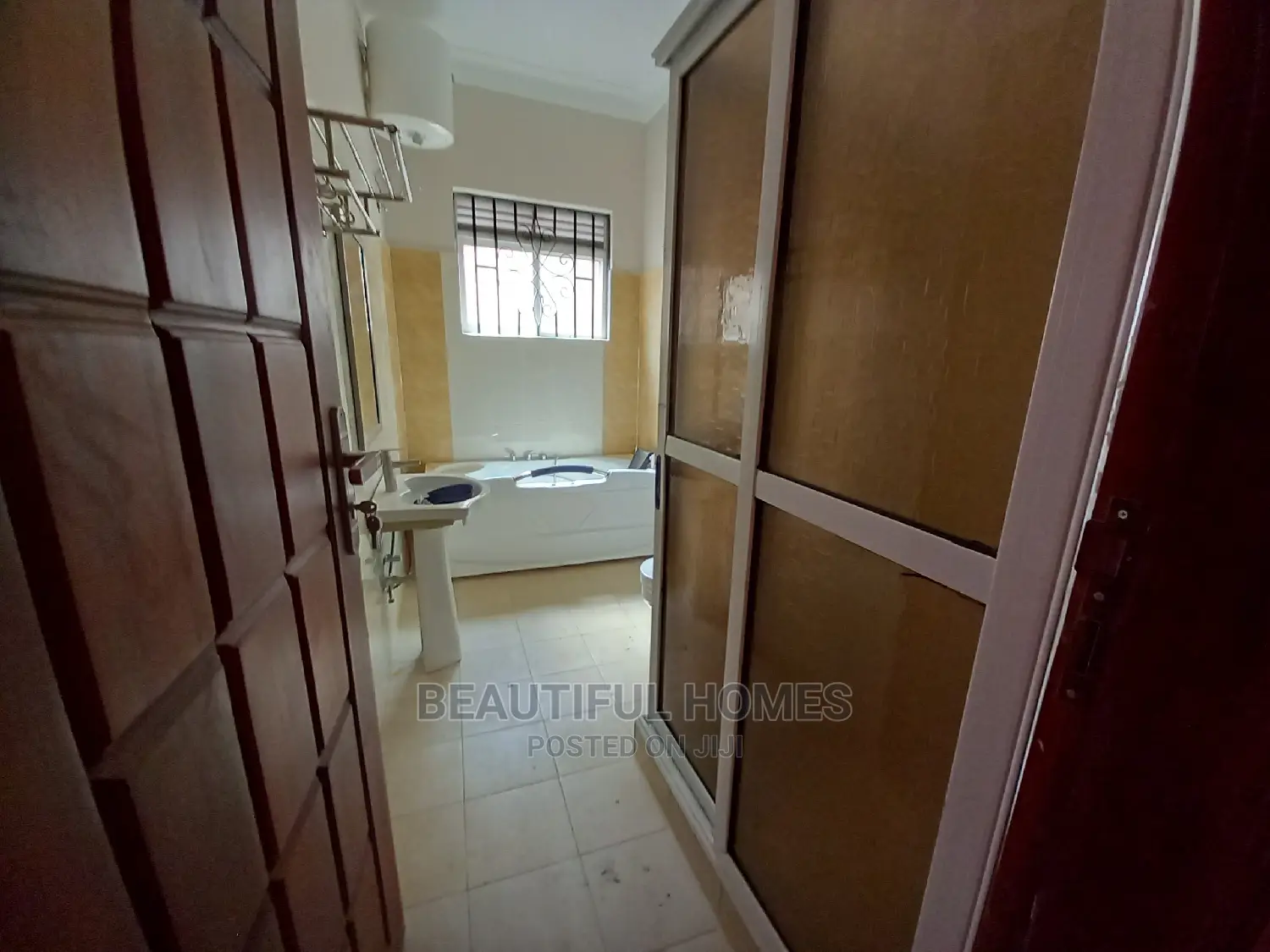 Furnished 4bdrm House in Tarmacked Estate, Kira for Sale