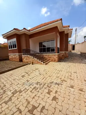 Furnished 4bdrm Bungalow in Kira Tarmack for Sale