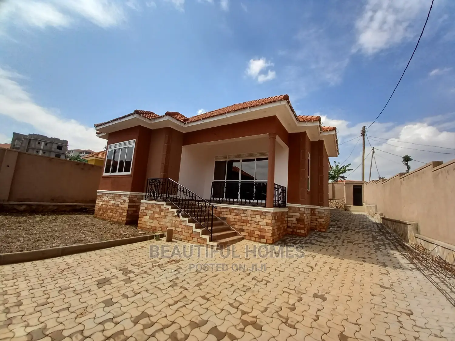 Furnished 4bdrm House in Kira Tarmack for Sale